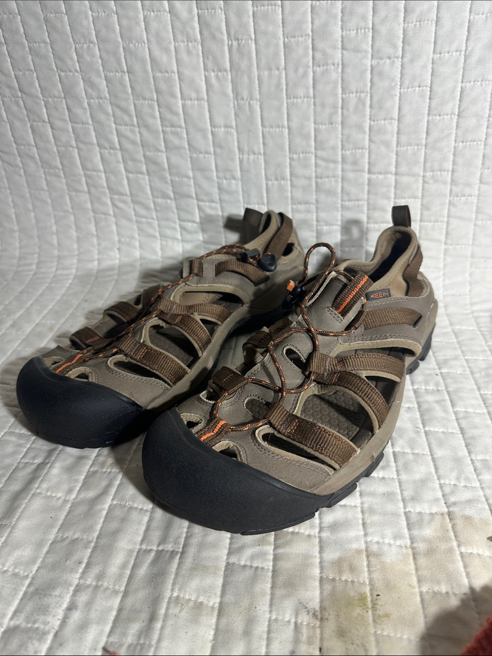 Keen Men’s Brown and Orange Closed-Toe Owyhee hiking Sport Sandals